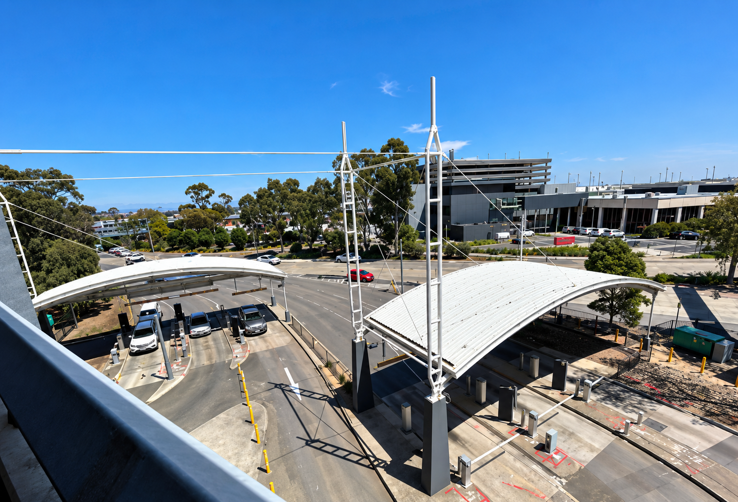 Melbourne Airport transport canopy and forecourt infrastructure
